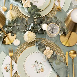neige de noel- Articoli-per-la-tavola-Natale-piatti-bicchieri-tovaglioli-decorazioni-per-allestire-la-tavola-con-articoli-da-festa-Natale-Tavola-natalizia-perfetta.-pianetacarta-lestelle-napoli-vomero-646.51-646.52-646.54-646.55-pianeta carta-le stelle
